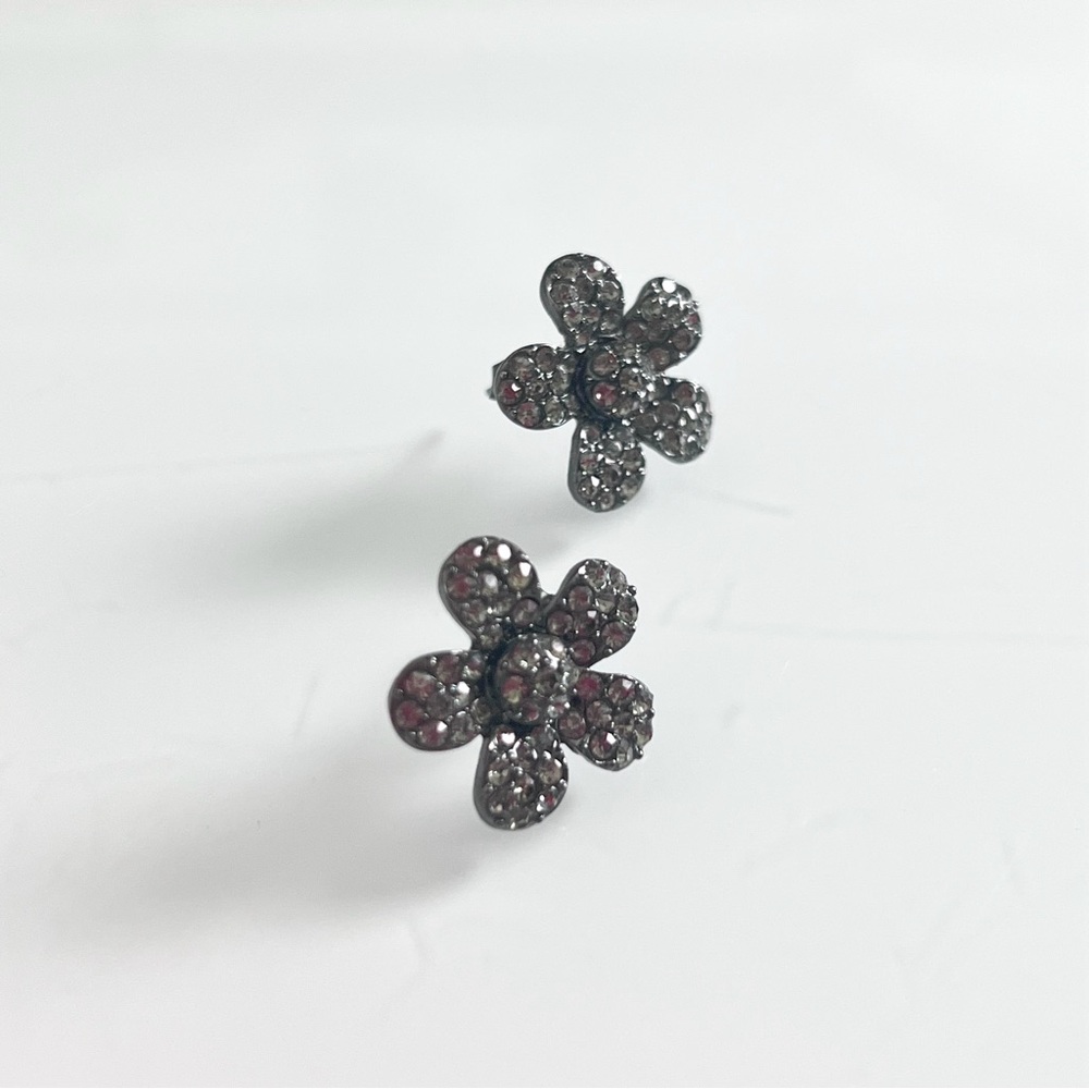 FOREVER 21 DAISY FLOWER PAVE RHINESTONE STUD EARRINGS